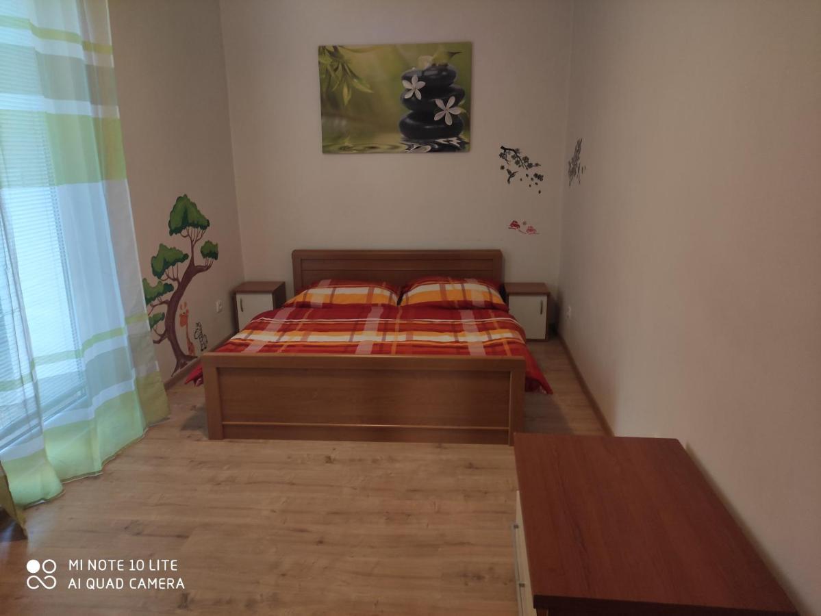 Apartman Lucky 5 Izbovy Rodinny Dom Exterior photo