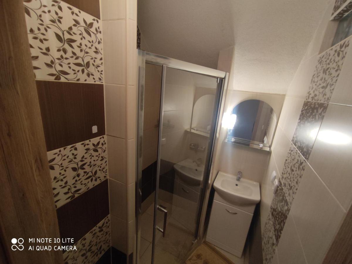 Apartman Lucky 5 Izbovy Rodinny Dom Exterior photo