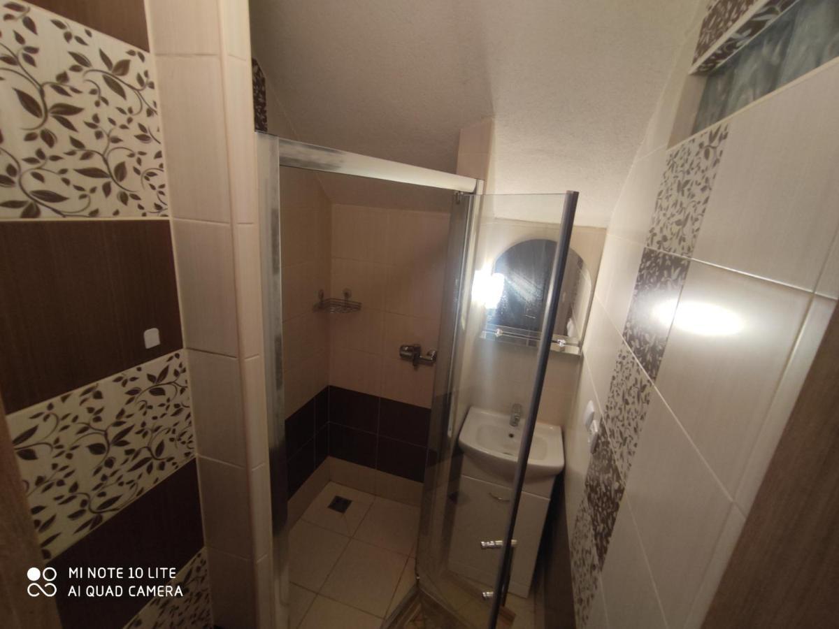 Apartman Lucky 5 Izbovy Rodinny Dom Exterior photo