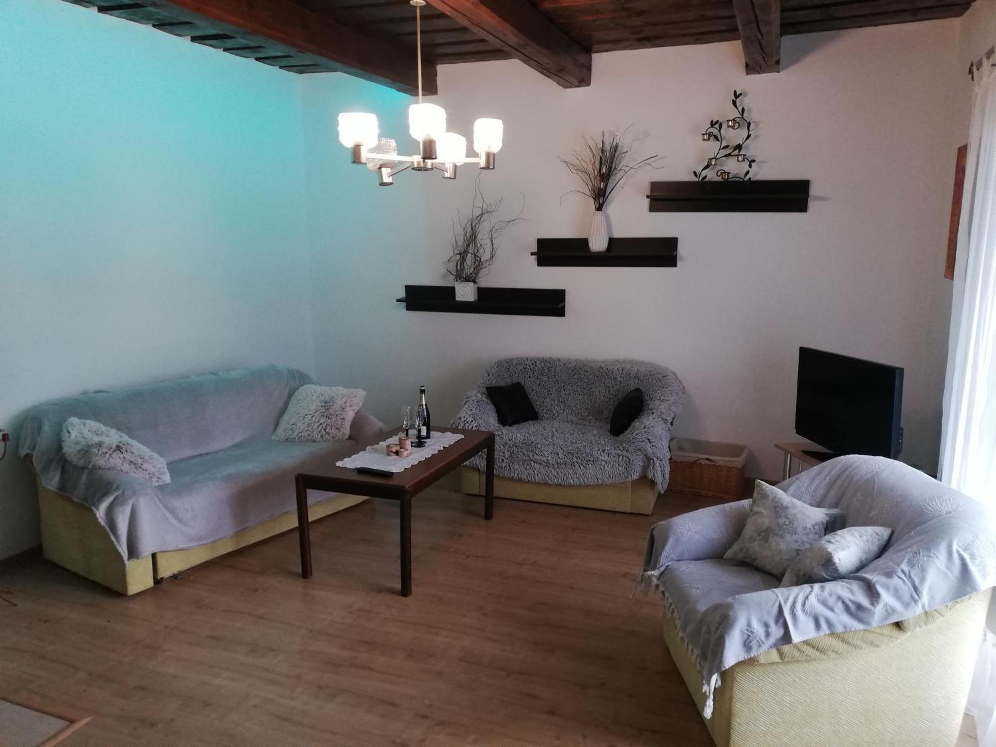 Apartman Lucky 5 Izbovy Rodinny Dom Exterior photo